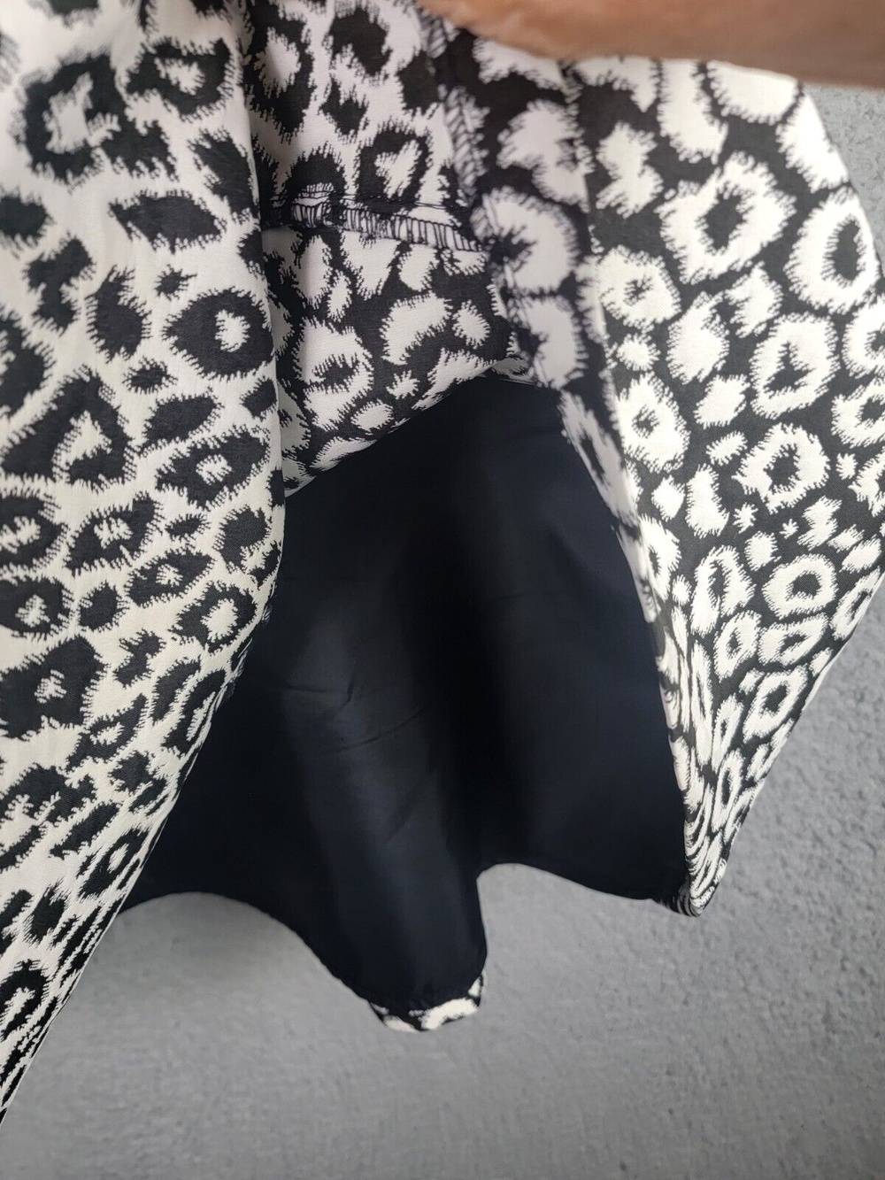 Banana Republic Womens Dress 8 Black White Leopard Print Fit Flare Sleeveless - Picture 7 of 16